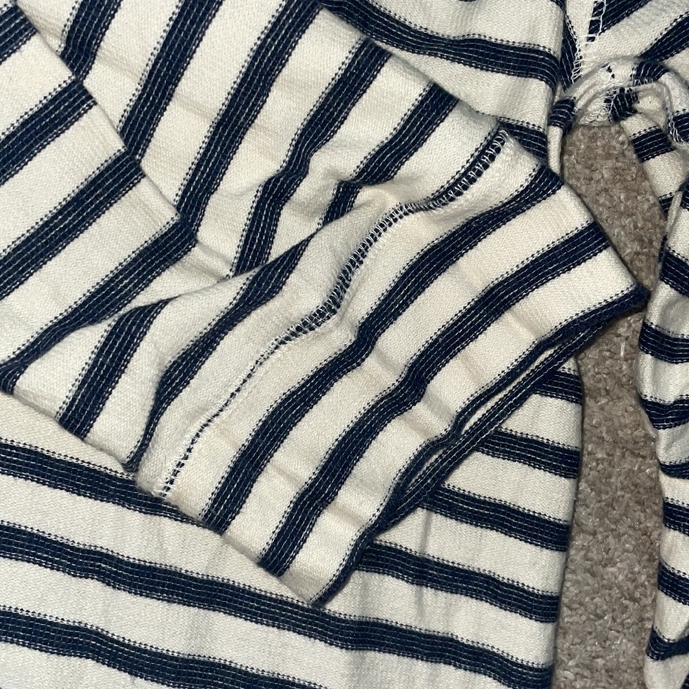 GAP Hooded Pullover - Picture 3 of 3